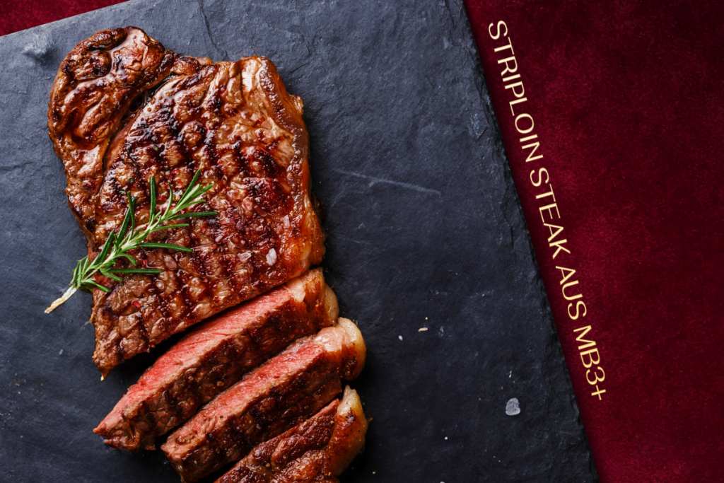 Striploin Steak AUS MB3+ nướng lò Kamado tại The Fan Steakhouse, Chef's Choice.